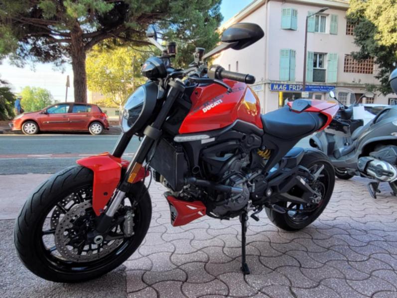 DUCATI MONSTER 937 RED